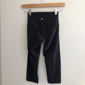 Lululemon Wunder Under Hi-Rise 1/2 Tight